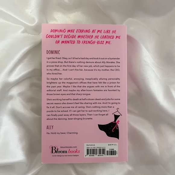 BY A THREAD by LUCY SCORE - Picture 2 of 3